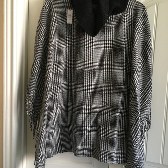Plaid Turtle neck poncho - Picture 3 of 3